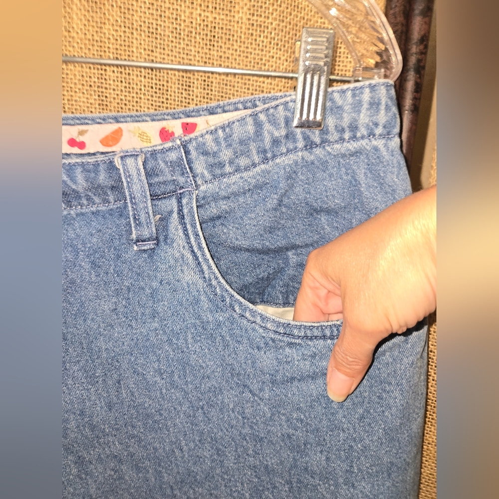 Women's Christopher & Banks Fruit Ribbon Embellished Denim Capris Size 10 - Picture 7 of 9
